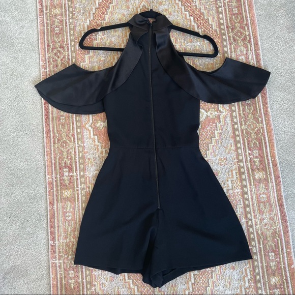 Alice + Olivia Roseline Cold Shoulder Black Romper. Size 2 - Picture 4 of 15